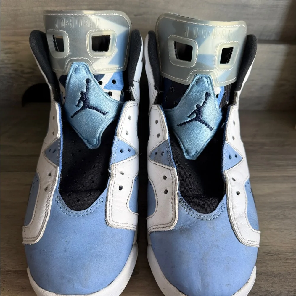 Air Jordan 6 Retro UNC Size 7Y University Blue